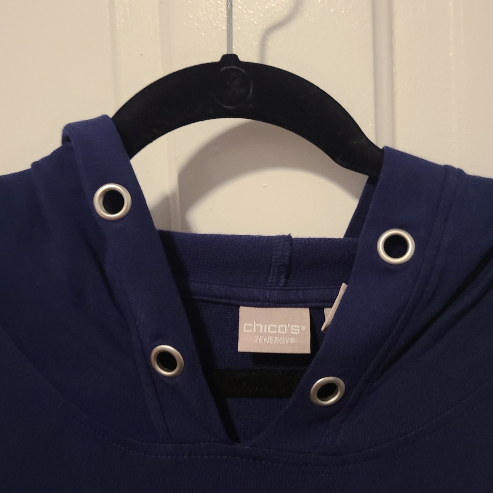 Chico's Zenergy Blue Knit Hooded Blouse Rivet Front Neckline Sz 3 or 16/18 - Picture 2 of 4